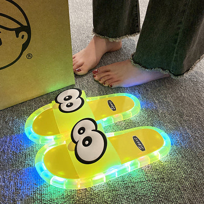 👣👣Niedliche Pantoffeln mit leuchtenden Cartoon-Motiven